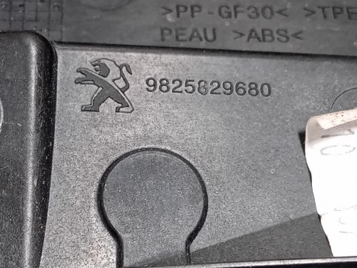 Modanatura Portello POST SX 9825829680 Peugeot 2008 II 2020