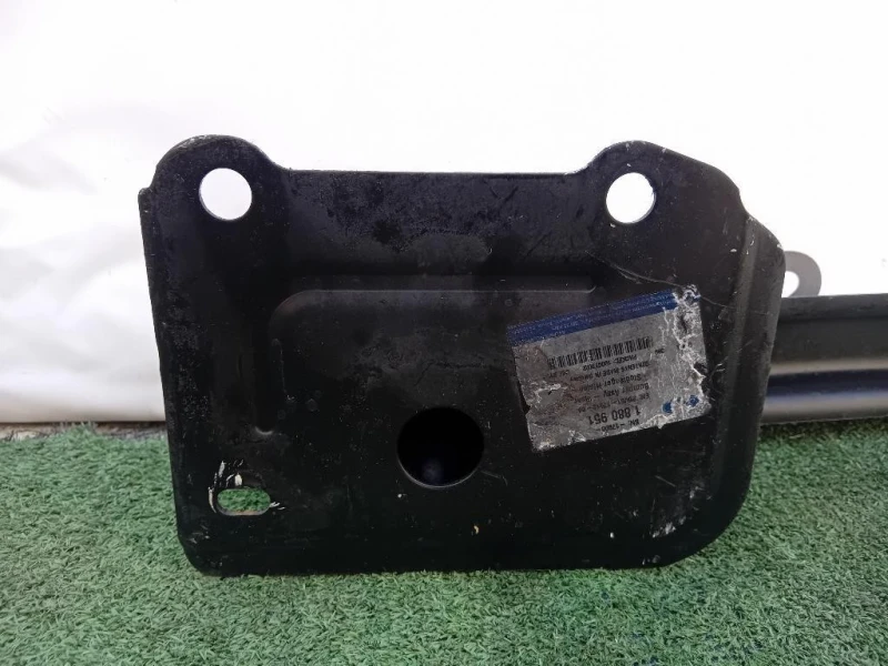 Traversa Paraurti POST 8V5117912BJ Ford Fiesta VI 2012