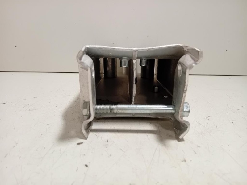 Supporto Traversa Radiatore ANT SX SUPPORTO TRAVERSA RADIATORE ANT SX Bmw Serie 7 F01 2009