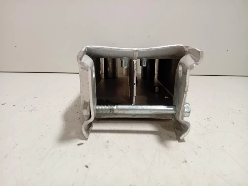Supporto Traversa Radiatore ANT SX SUPPORTO TRAVERSA RADIATORE ANT SX Bmw Serie 7 F01 2009