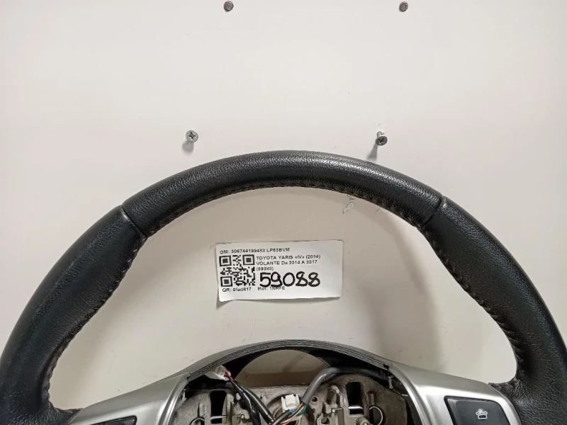 Volante 306744199483 Toyota Yaris IV 2014