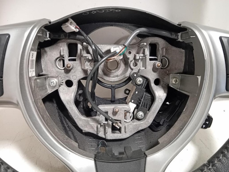 Volante 306744199483 Toyota Yaris IV 2014