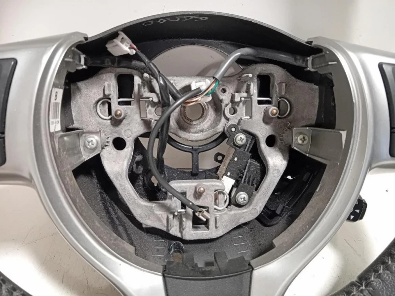 Volante 306744199483 Toyota Yaris IV 2014