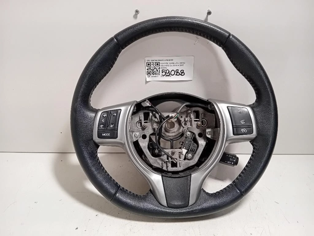 Volante 306744199483 Toyota Yaris IV 2014