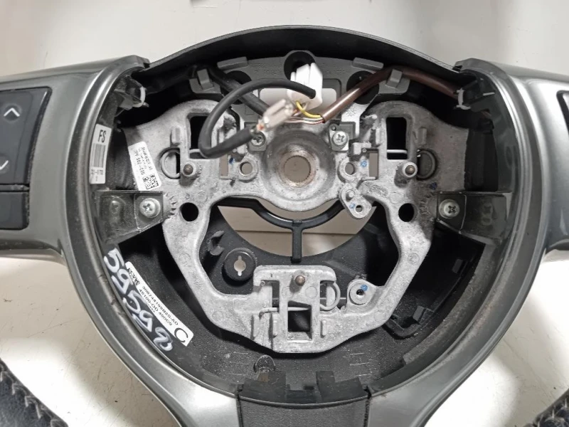 Volante 306744199B2S Toyota Yaris IV 2014