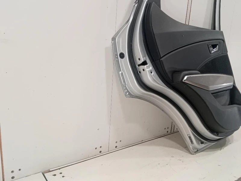 Porta POST SX 6301135002 Ssangyong Tivoli 2015