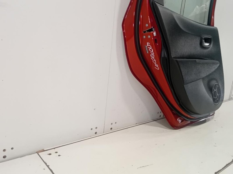 Porta POST SX 670040D210 Toyota Yaris IV 2014