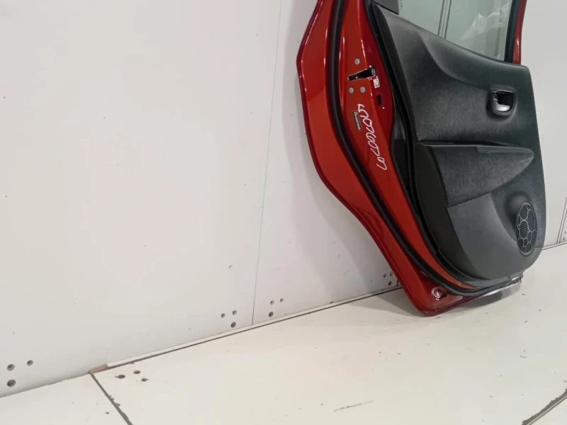 Porta POST SX 670040D210 Toyota Yaris IV 2014
