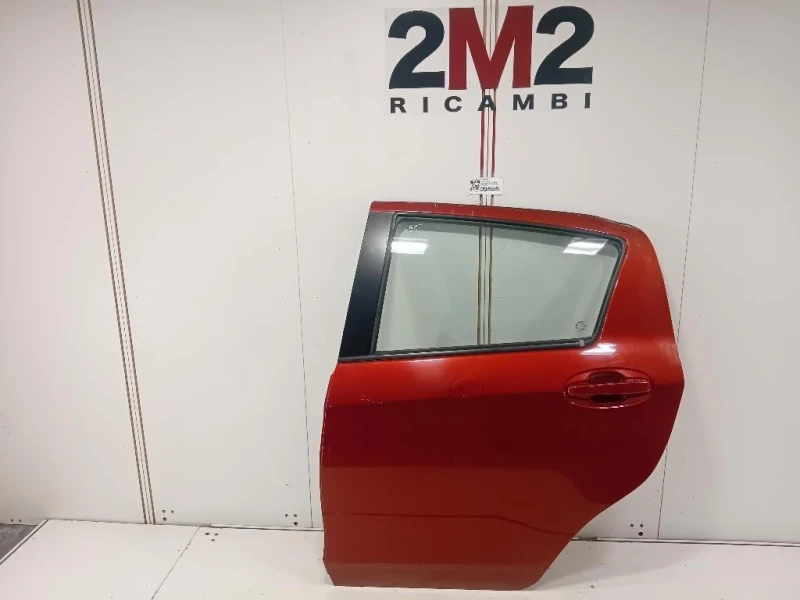 Porta POST SX 670040D210 Toyota Yaris IV 2014