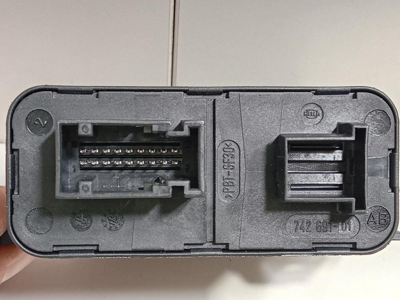 Centralina BJ32-13K031-ACCENTRALINA FARI Land Rover Range Rover Evoque I 2011