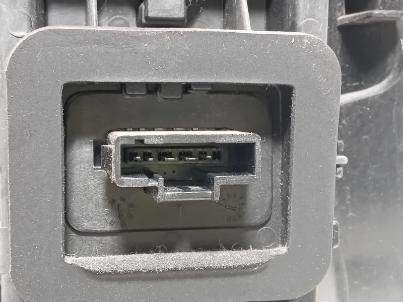 Fanale POST SX 265551679R Dacia Duster I 2014