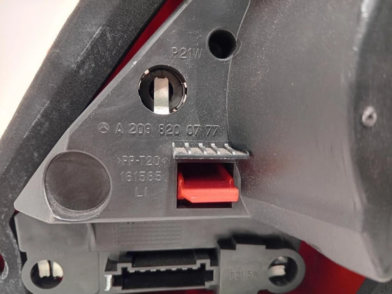 Fanale POST SX A2098200777 Mercedes Classe CLK C209 2003