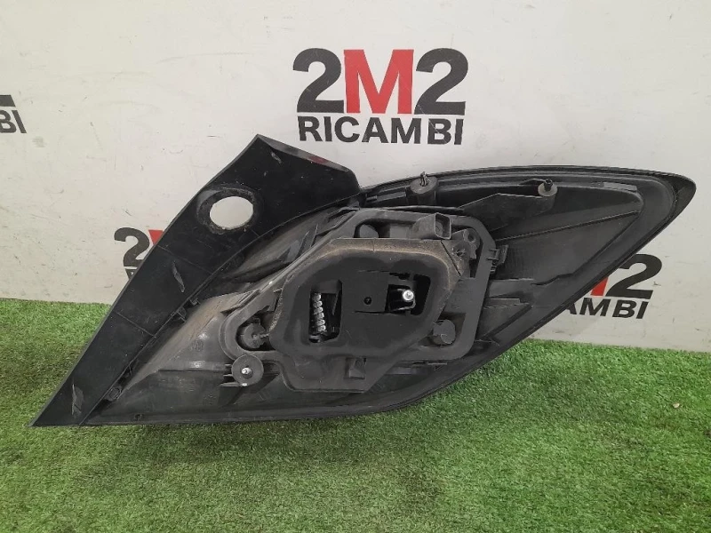 Fanale POST SX 13252443 93357459 Opel Astra H 2005