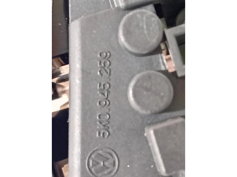 Fanale POST SX 5K0945259 Volkswagen GOLF VI 2009