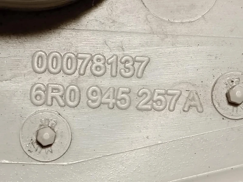 Fanale POST SX 6R0 945 257 A Volkswagen POLO VI 2009