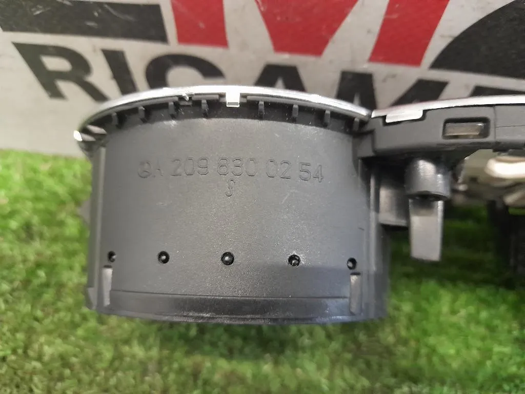 Griglia Condotto ARIA Cruscotto Centrale A2098300254 Mercedes Classe CLK C209 2003