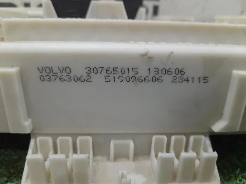 Centralina Scatola Fusibili 30765015 Volvo V50 2004