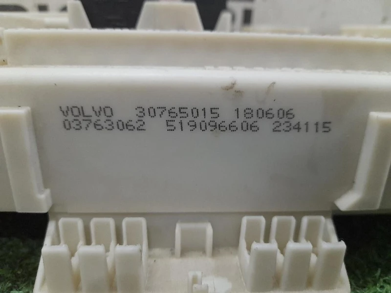 Centralina Scatola Fusibili 30765015 Volvo V50 2004