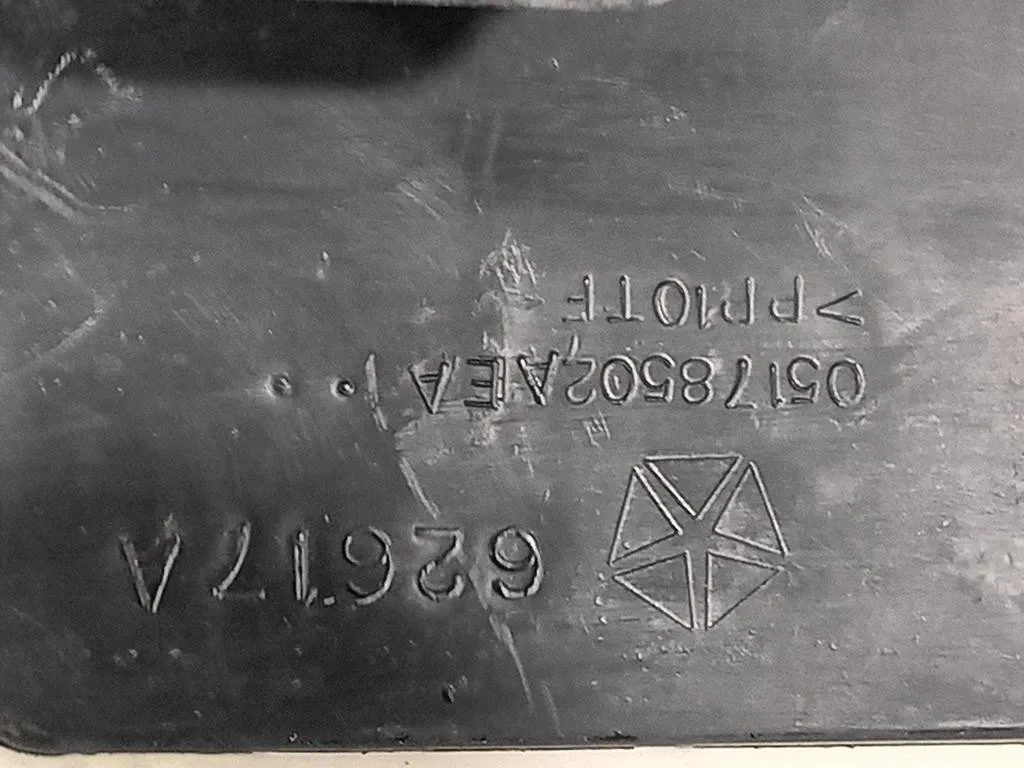 Griglia Condotto ARIA Parabrezza 05178502AEA Fiat Freemont 2011