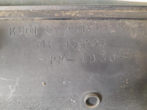 Griglia Copertura Cunetta Acqua MR109226 Mitsubishi L200 II 1997