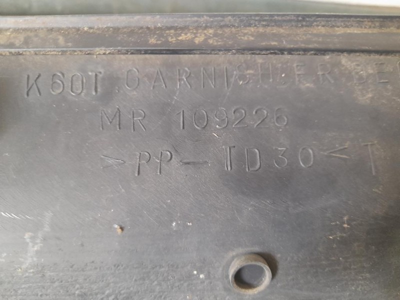 Griglia Copertura Cunetta Acqua MR109226 Mitsubishi L200 II 1997