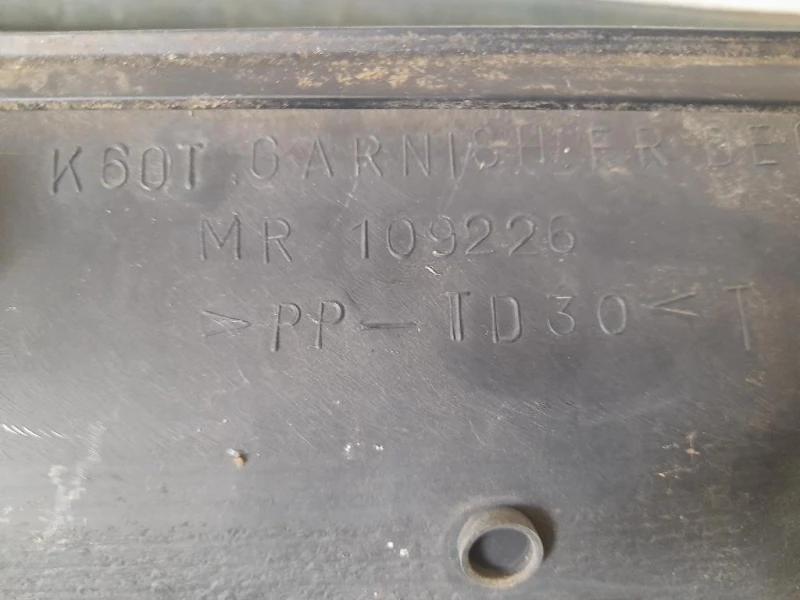 Griglia Copertura Cunetta Acqua MR109226 Mitsubishi L200 II 1997