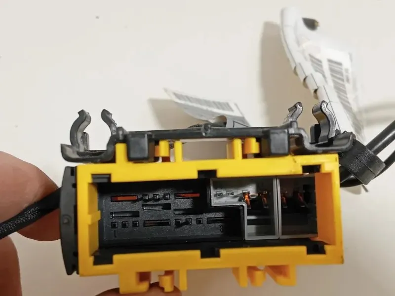 Attacco Cintura ANT SX 34050060A Bmw Serie 1 E81 Berlina 2005