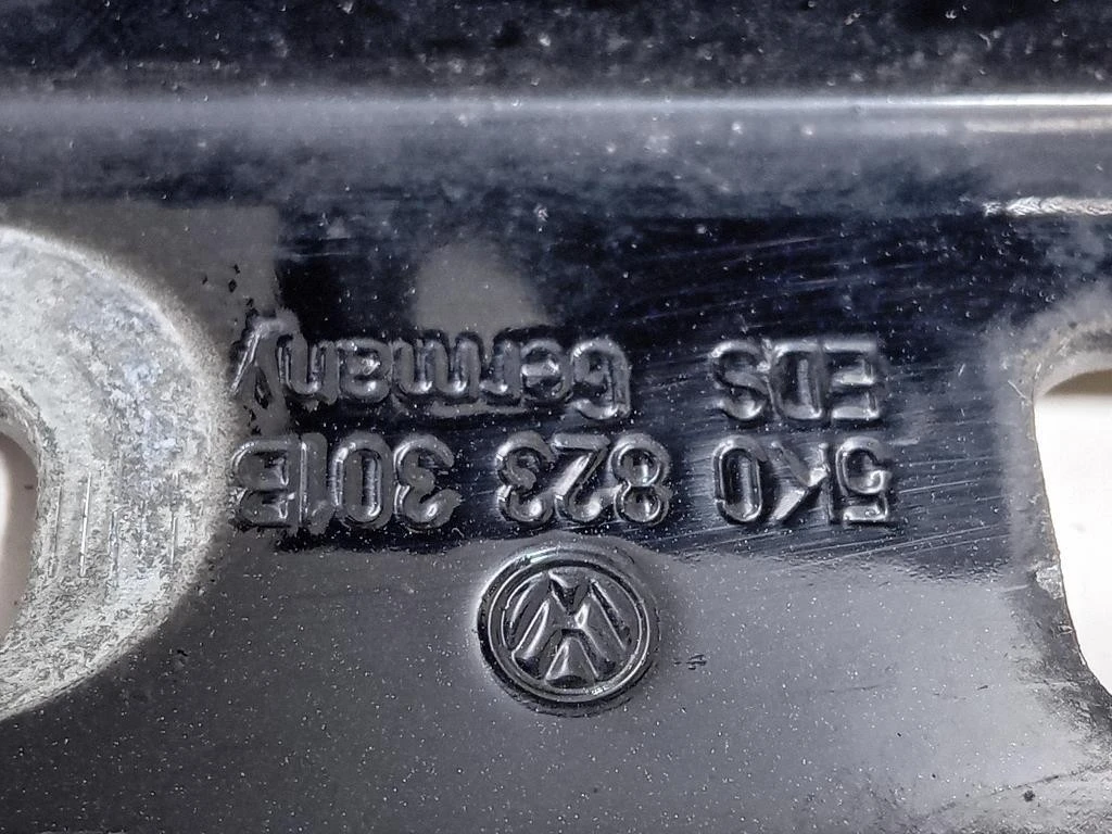 Cerniera Cofano ANT 5K0 823 301B DX+SX Volkswagen GOLF VI 2009