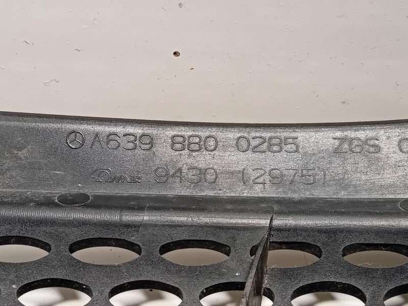 Griglia Radiatore A6398800285 Mercedes VITO W639 2004