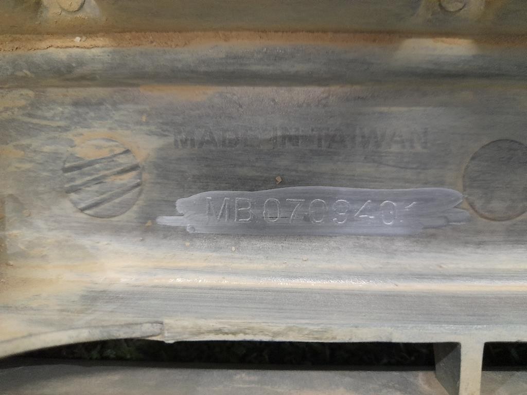 Griglia Radiatore MB0709401 Mitsubishi L200 II 1997