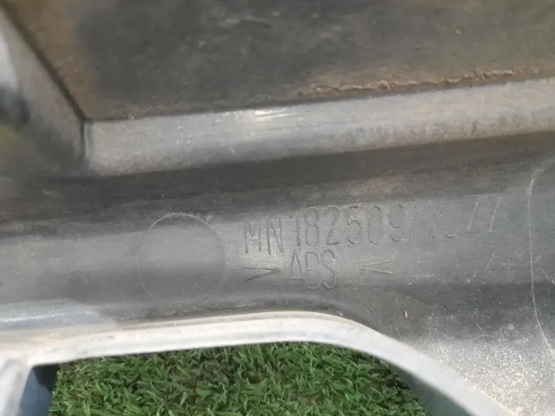 Griglia Radiatore MN182509 Mitsubishi Pajero Sport 1998