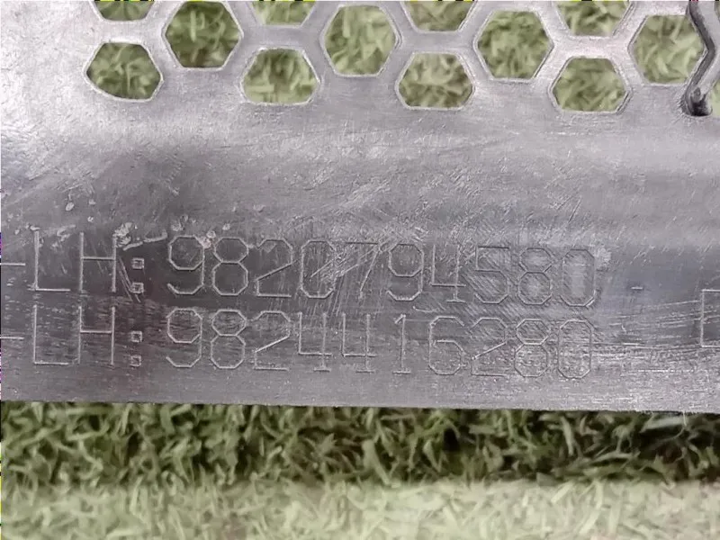 Griglia Ventilazione Parabrezza 9830472380 GRIGLIA PARABREZZA Opel Corsa F 2019