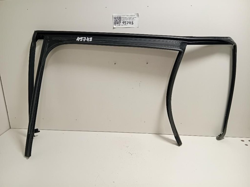 Guarnizione ANT Porta POST DX GUARNIZIONE ANT PORTA POST DX Mercedes Classe C W205 2014