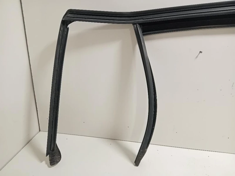 Guarnizione ANT Porta POST DX GUARNIZIONE ANT PORTA POST DX Mercedes Classe C W205 2014