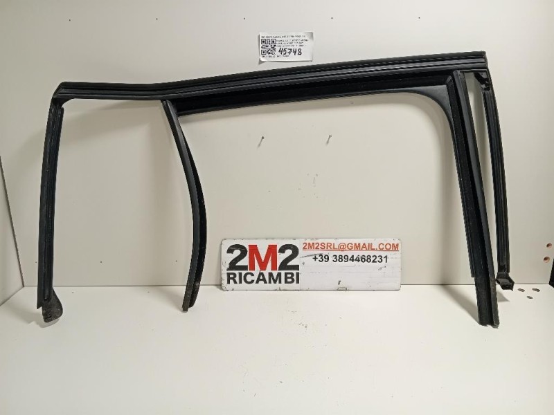 Guarnizione ANT Porta POST DX GUARNIZIONE ANT PORTA POST DX Mercedes Classe C W205 2014