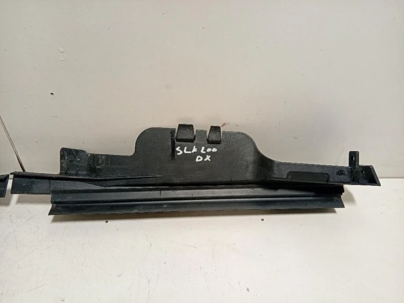 Guarnizione Raschiavetro Parafango EST DX A1716390243A1716390143SX+DX3 Mercedes Classe SLK R171 2004