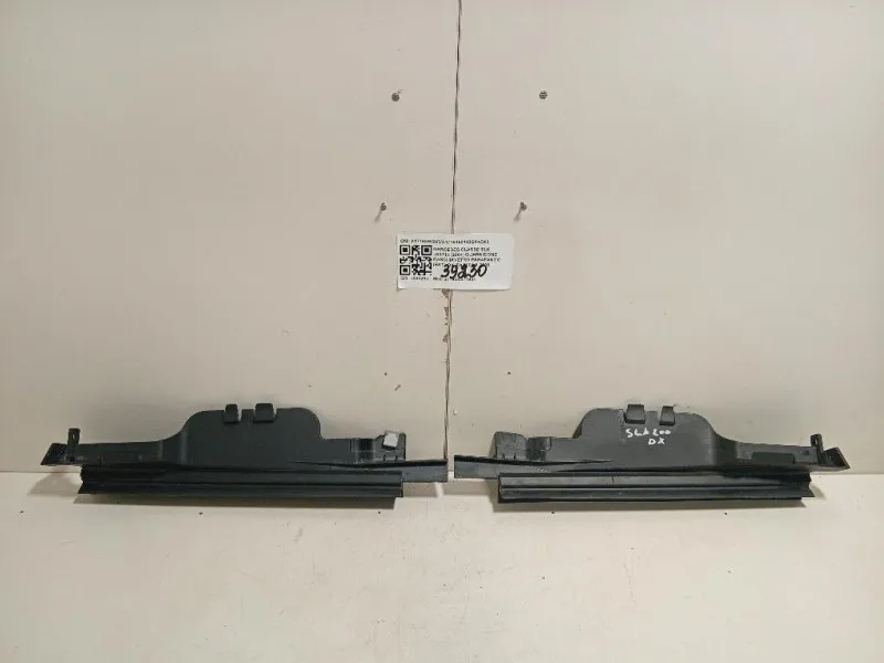 Guarnizione Raschiavetro Parafango EST DX A1716390243A1716390143SX+DX3 Mercedes Classe SLK R171 2004