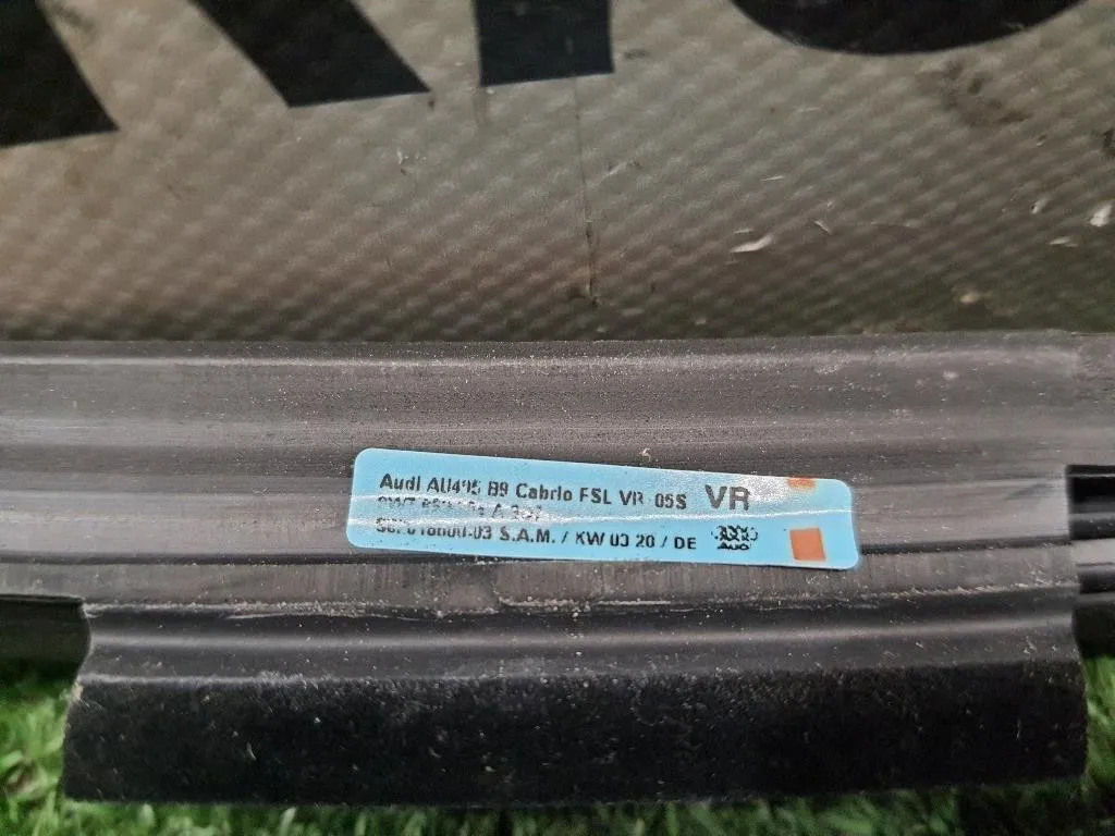 Guarnizione Raschiavetro Porta EST ANT DX 8W7853284A3Q7 Audi A5 F57 Cabrio 2016