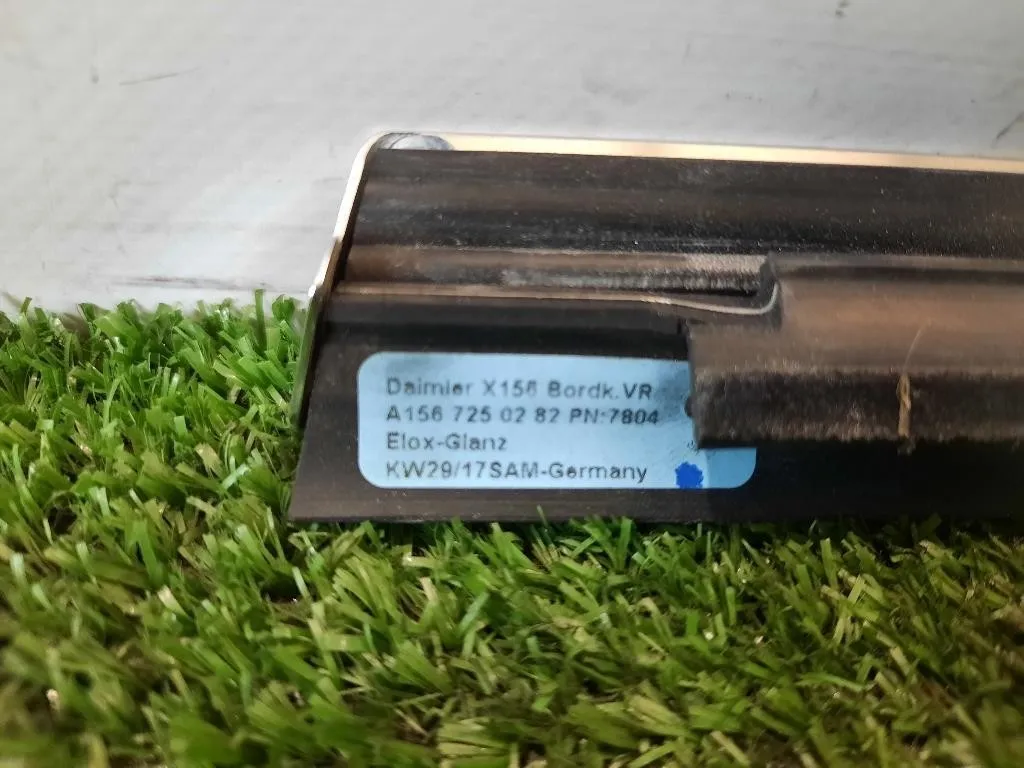 Guarnizione Raschiavetro Porta EST ANT DX A1567250282 Mercedes Classe GLA X156 2014