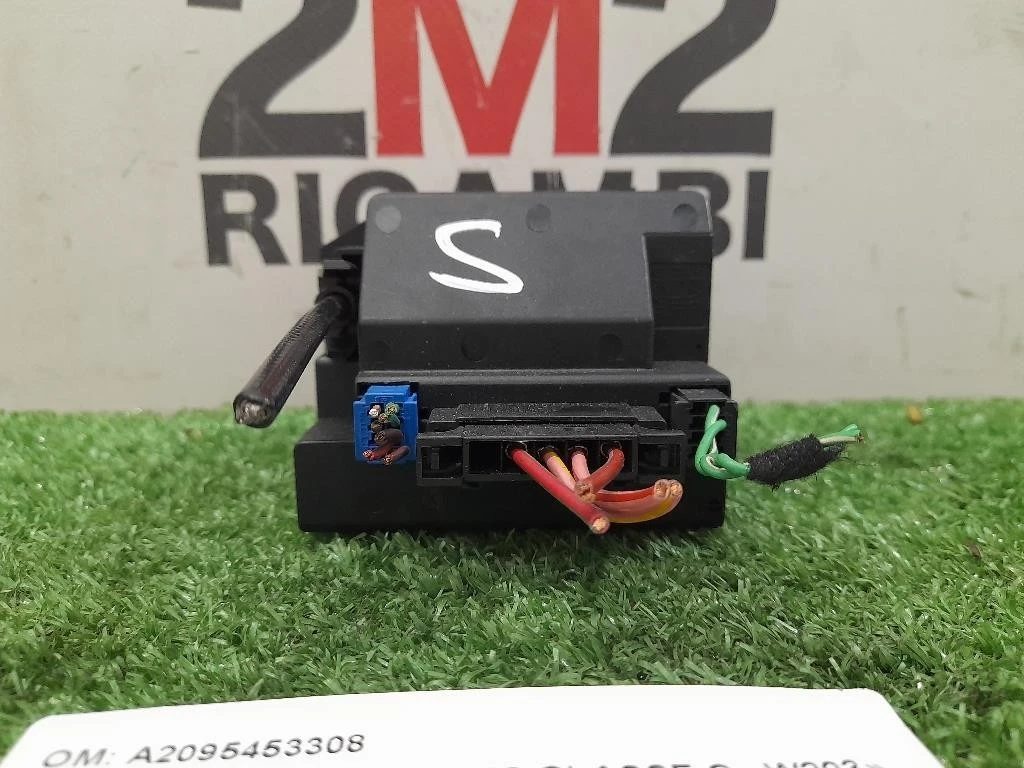 Guarnizione Raschiavetro Porta EST ANT DX 9811240480 Peugeot 3008 II 2016