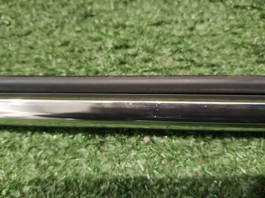 Guarnizione Raschiavetro Porta EST POST DX 51357496144 CROMO Bmw Serie 3 F31 Touring 2012