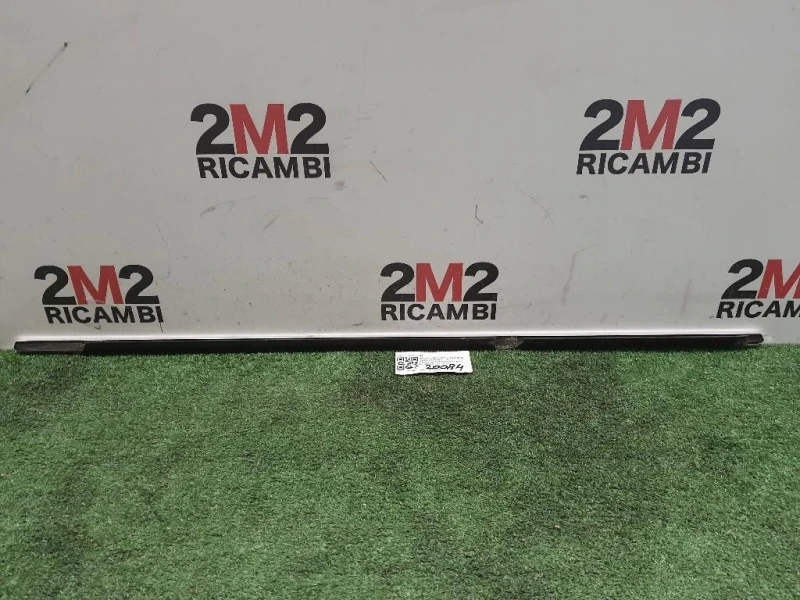 Guarnizione Raschiavetro Porta EST POST DX 51357496144 CROMO Bmw Serie 3 F31 Touring 2012