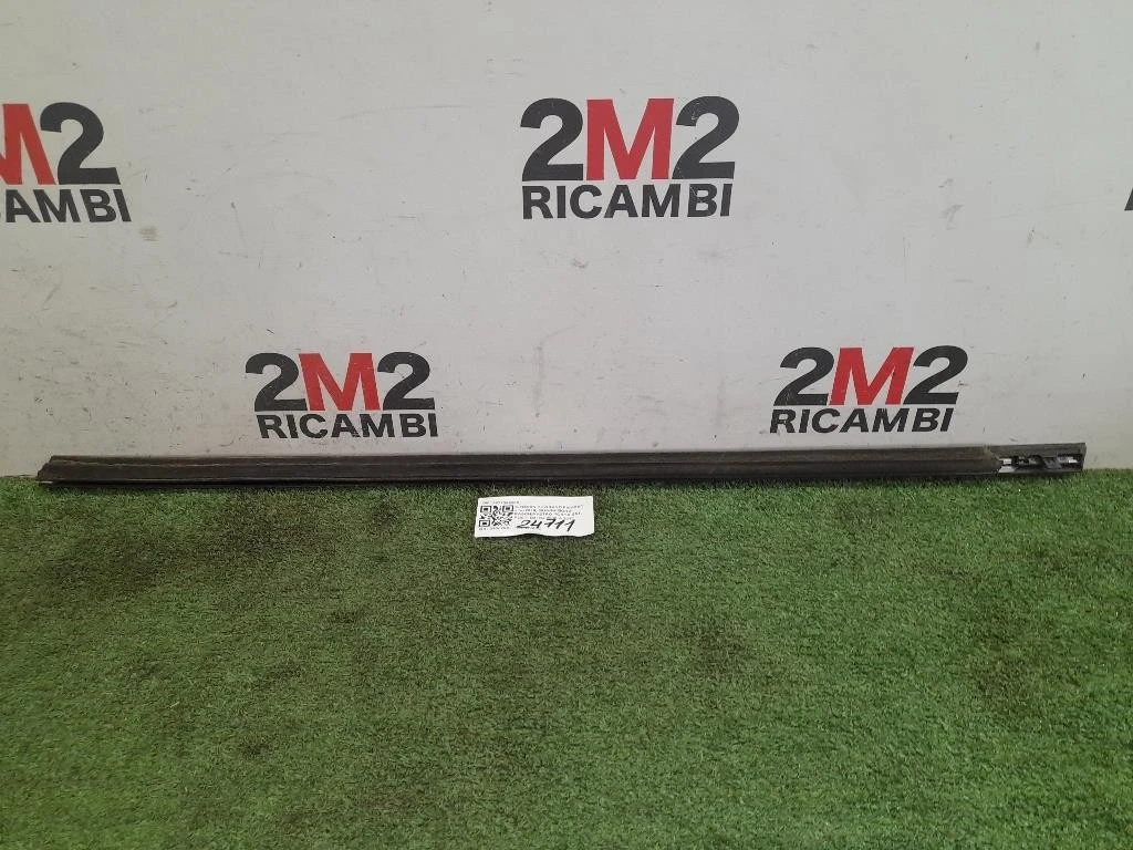 Guarnizione Raschiavetro Porta EST POST DX 9677299280 Citroen C4 Grand Picasso II 2016