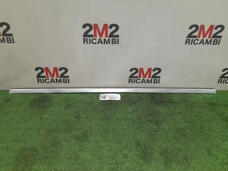 Guarnizione Raschiavetro Porta EST POST DX A1767350182 Mercedes Classe A W176 2015