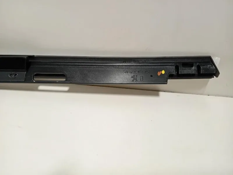 Guarnizione Raschiavetro Porta EST POST DX 9811240680 Peugeot 3008 II 2016