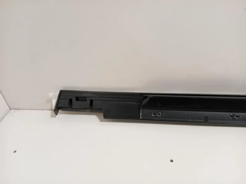 Guarnizione Raschiavetro Porta EST POST DX 9811240680 Peugeot 3008 II 2016