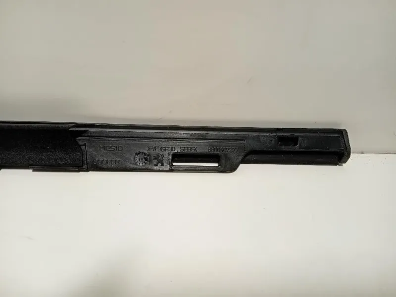 Guarnizione Raschiavetro Porta EST POST DX 96778798TV 98004072TV Peugeot 308 II 2017