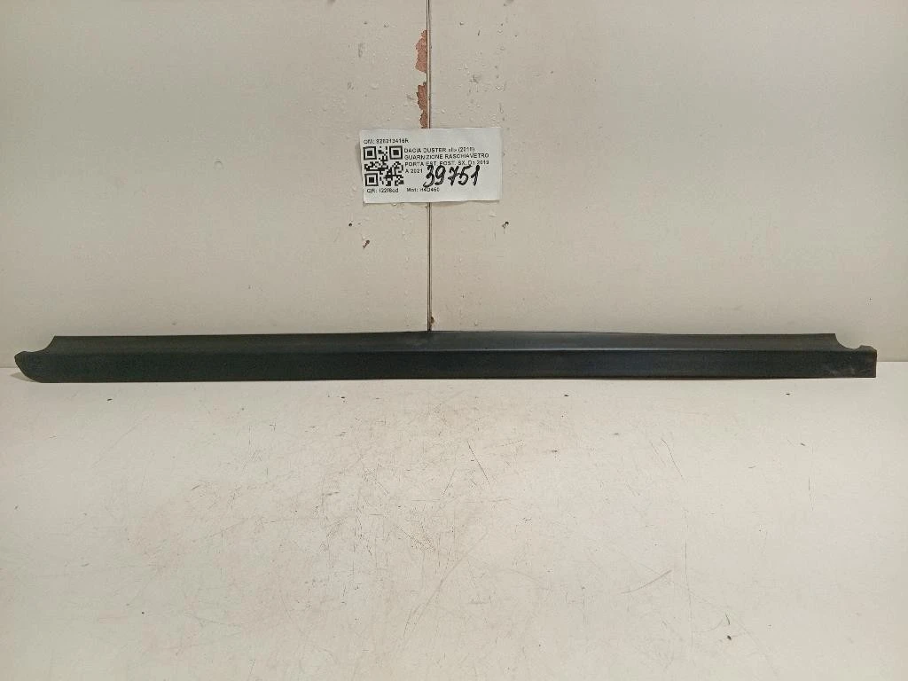 Guarnizione Raschiavetro Porta EST POST SX 828213416R Dacia Duster II 2018
