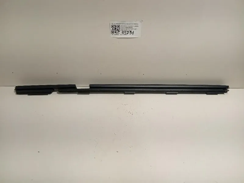 Guarnizione Raschiavetro Porta INT POST DX GUARNIZIONE RASCHIAVETRO PORTA INT POST DX Mercedes Classe C W205 2014