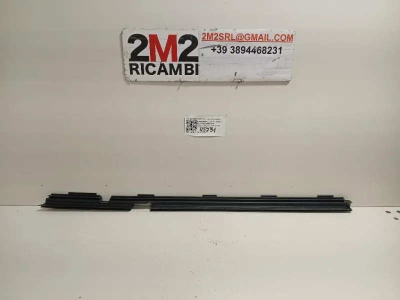 Guarnizione Raschiavetro Porta INT POST DX GUARNIZIONE RASCHIAVETRO PORTA INT POST DX Mercedes Classe C W205 2014